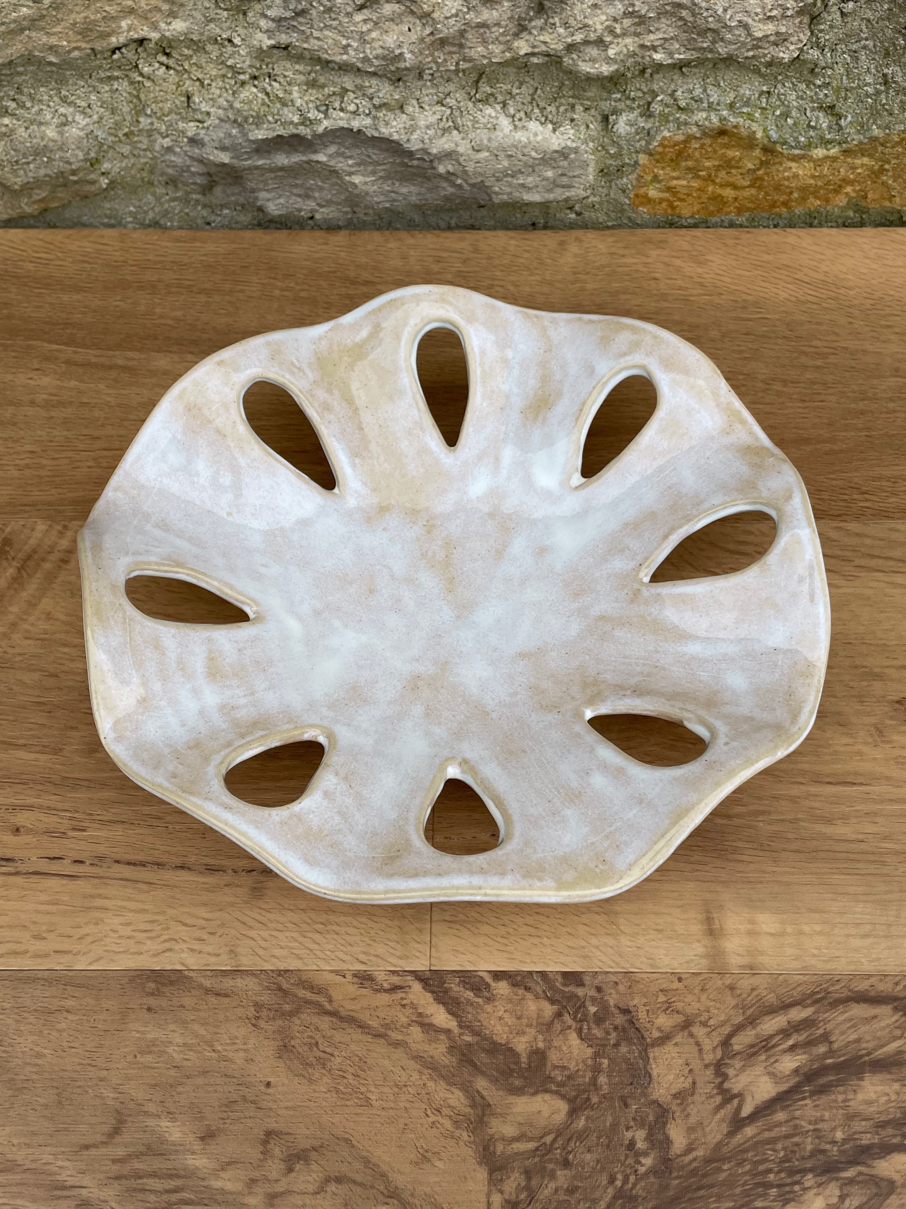 Bowl - Wavy with holes - 824