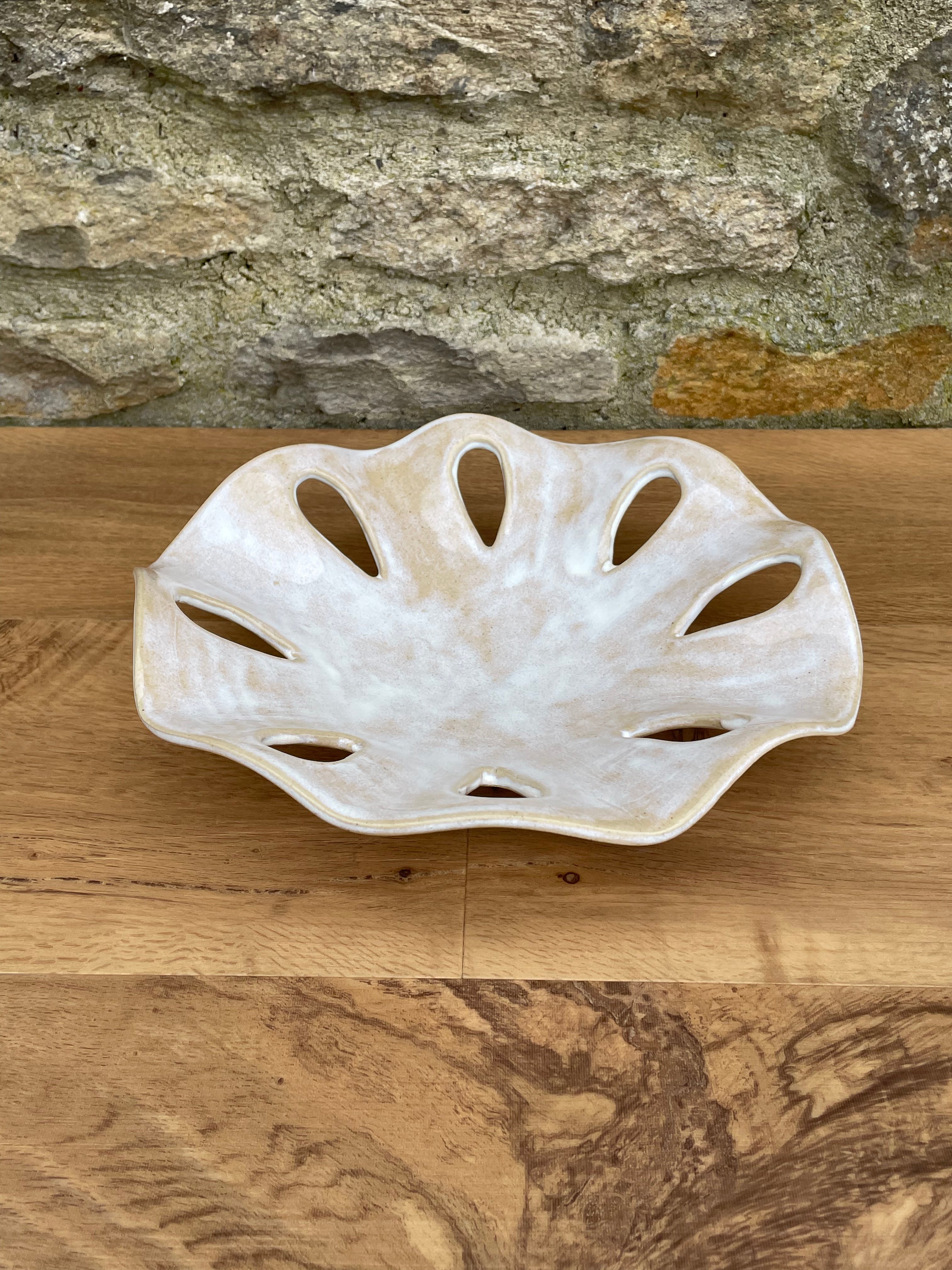 Bowl - Wavy with holes - 824