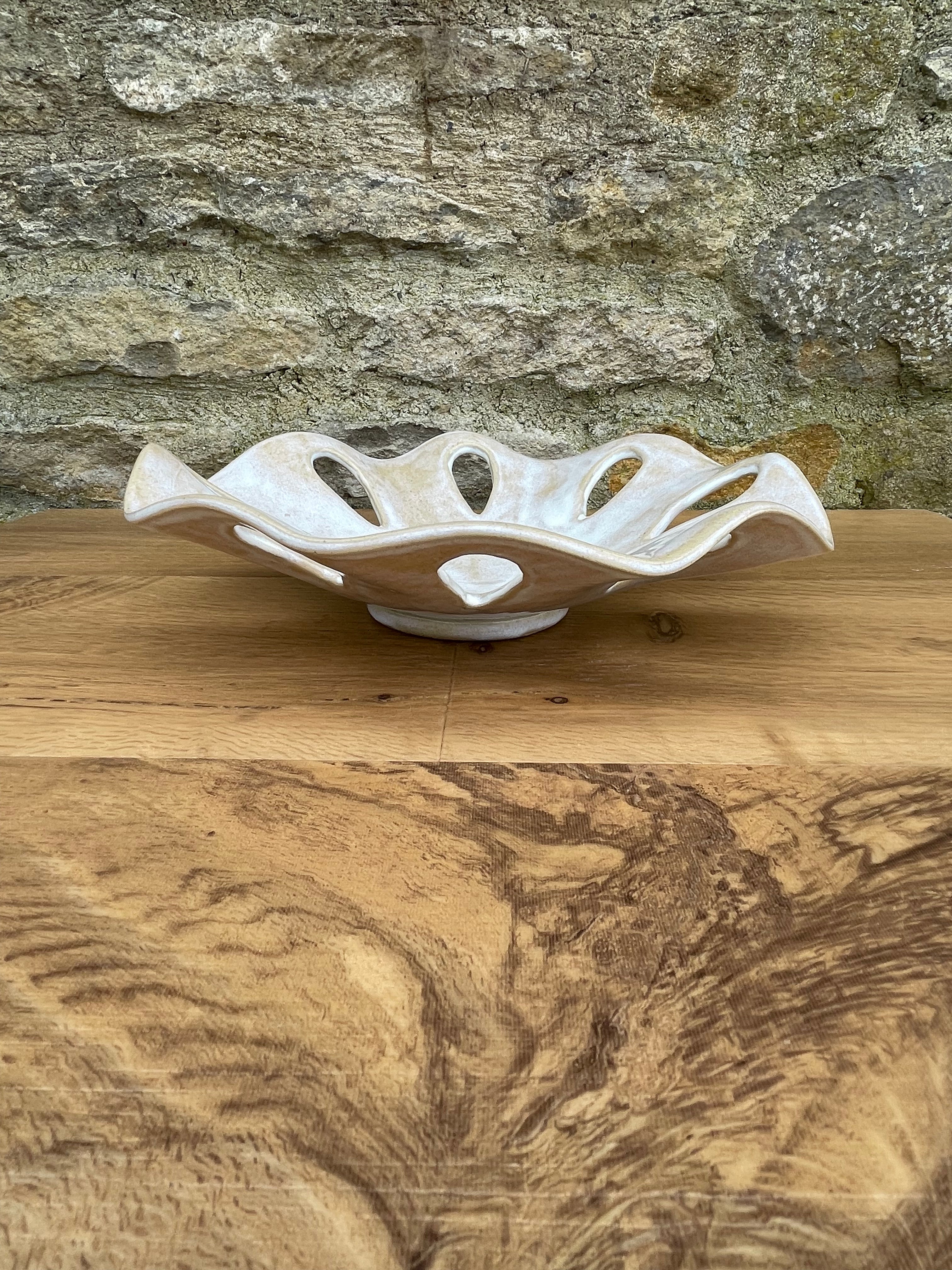 Bowl - Wavy with holes - 824