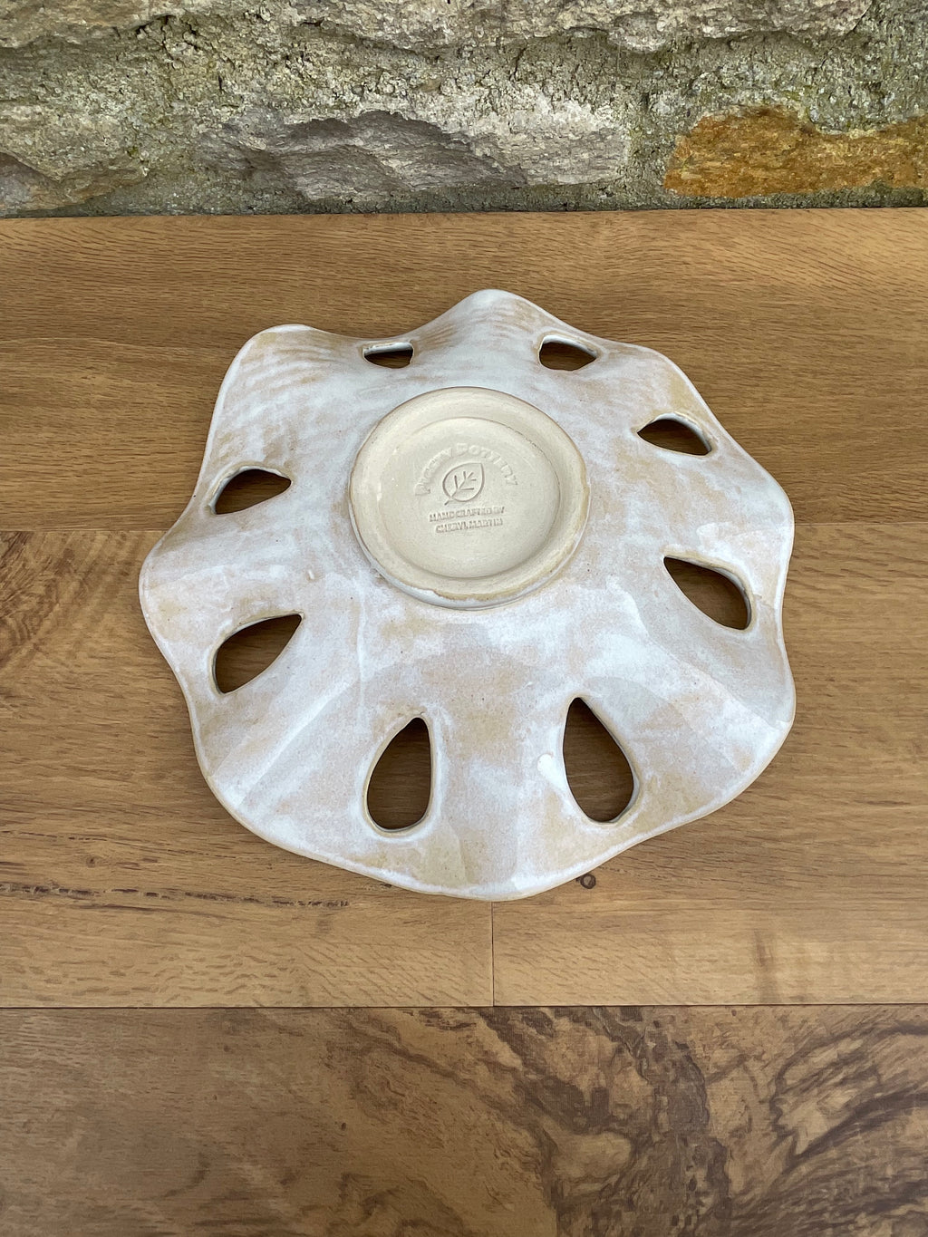Bowl - Wavy with holes - 824