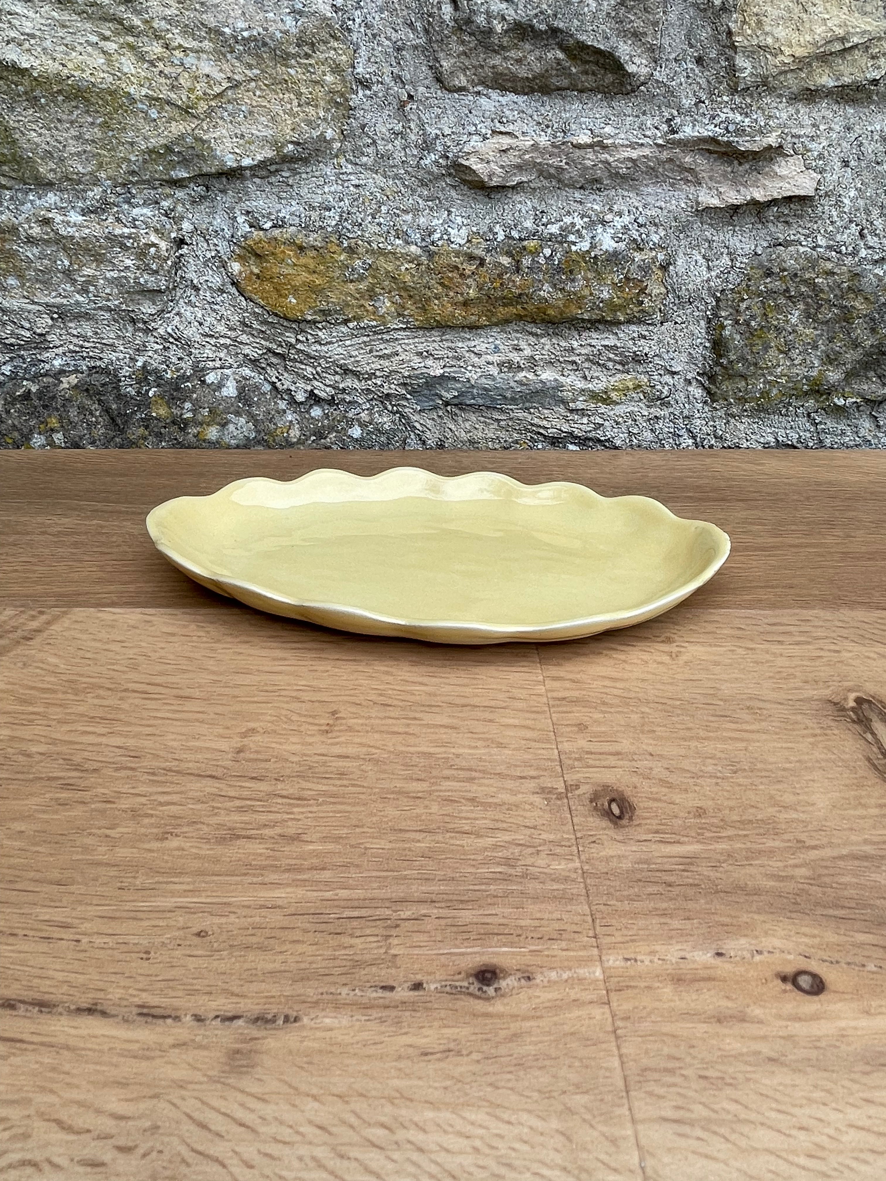 Dish - Yellow, Fluted edge - 556