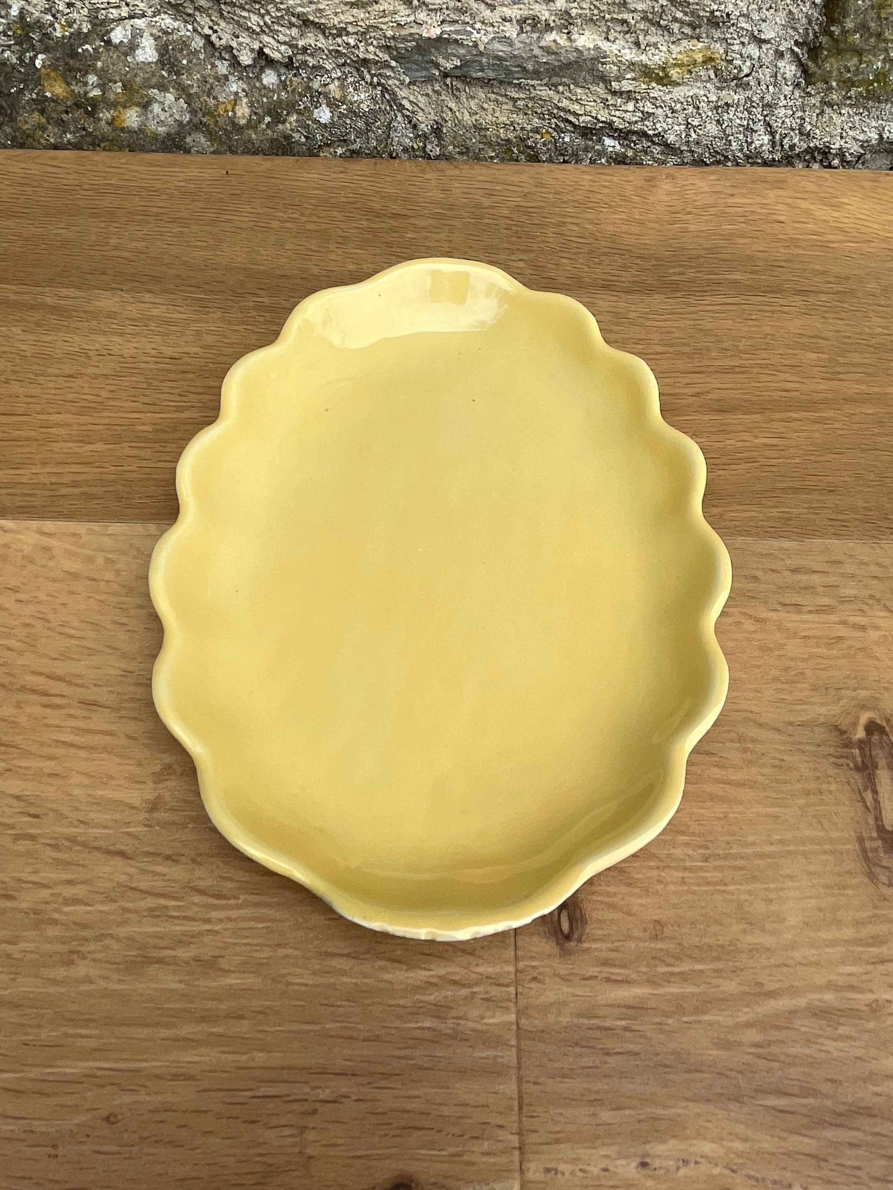 Dish - Yellow, Fluted edge - 556